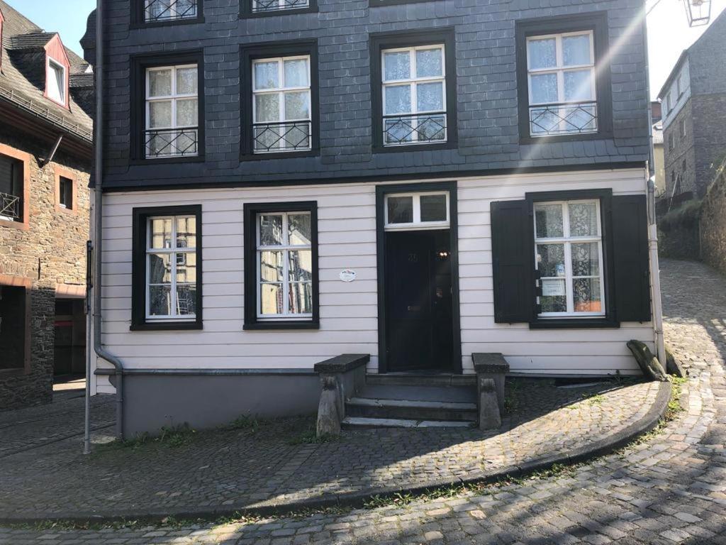 Boutique Fachwerkhaus Thirty Five Monschau Exterior foto